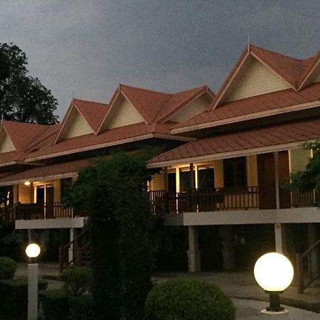 Maeping Mango Riverside Resort 캄팽 펫 외부 사진