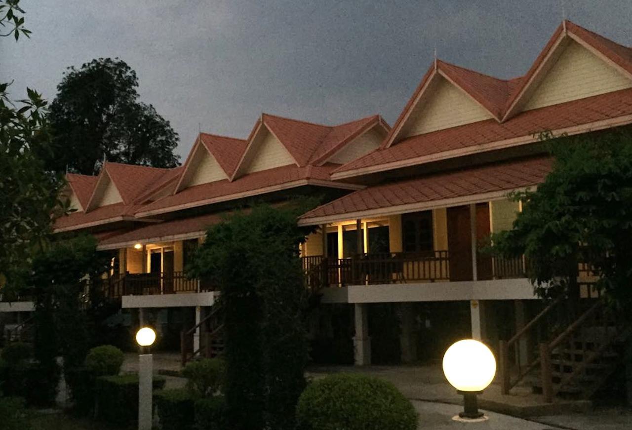Maeping Mango Riverside Resort 캄팽 펫 외부 사진